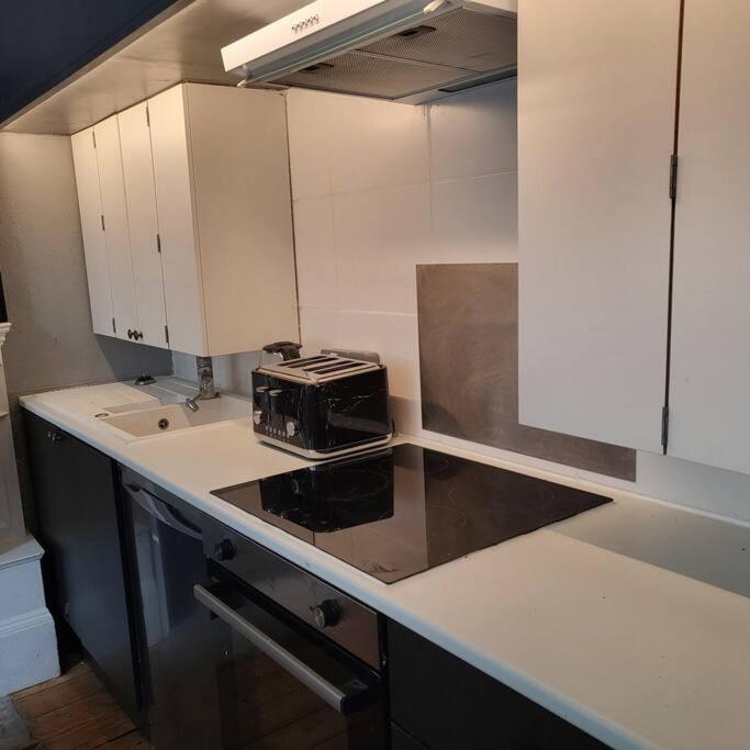 5 Luxury Spacious Loft - Prime Location - Comfortable Bed & Sofa Hove Buitenkant foto