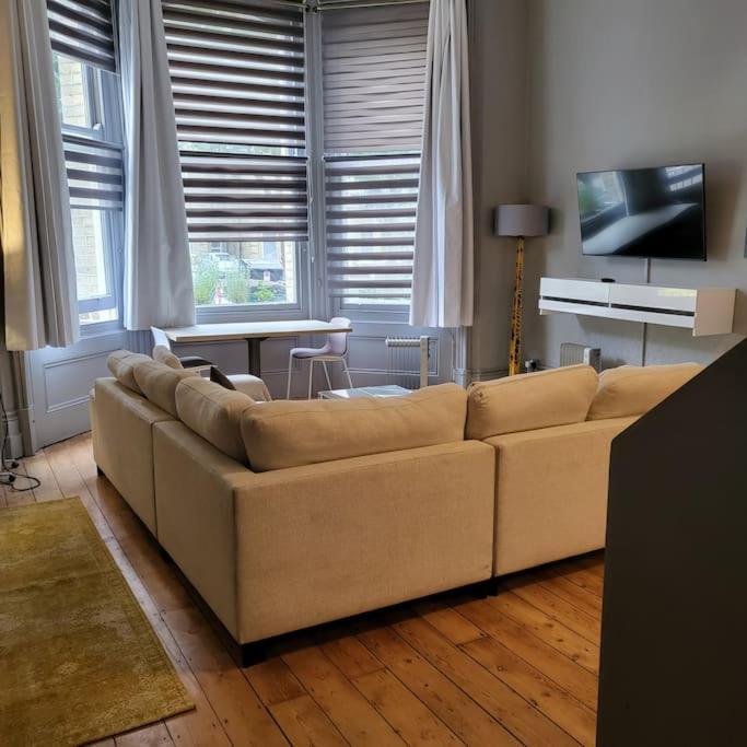 5 Luxury Spacious Loft - Prime Location - Comfortable Bed & Sofa Hove Buitenkant foto